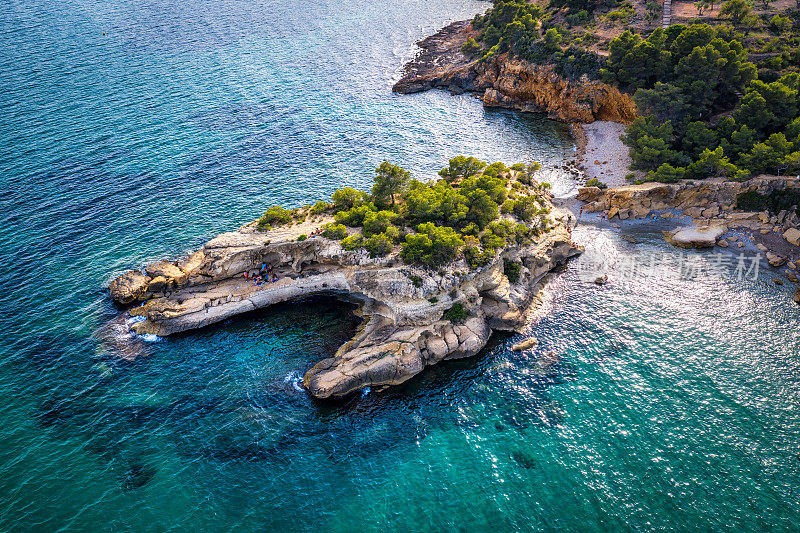 Roca de l'illot 在 L'Ametlla de Mar，多拉达海岸，加泰罗尼亚，西班牙